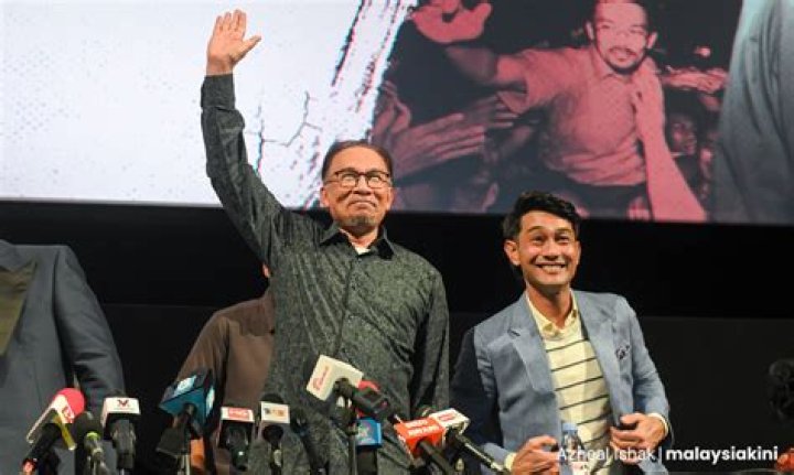 Mayweather Age: The Untold Story of Boxing's Greatest Legend