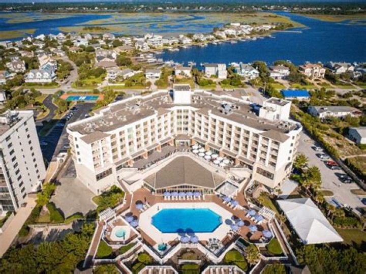 Sunspree Holiday Inn: Your Ultimate Beachfront Getaway