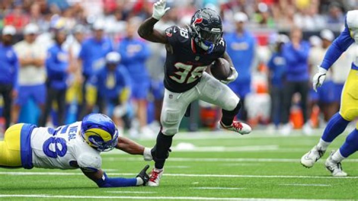 Who Was the Shortest NFL Player? Unveiling the Story of NFL's Petite Legends